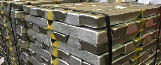 Китай начал жадно закупать российский алюминий Китай начал жадно закупать российский алюминий