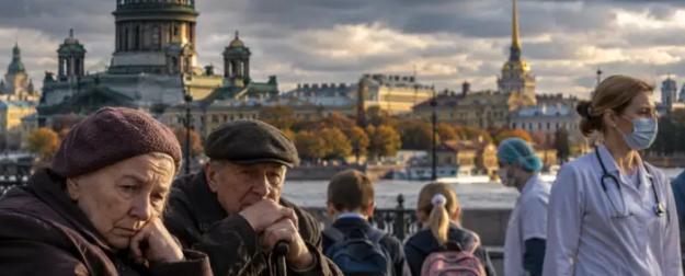 Пенсии, школы и больницы под нож: Петербург готовит шокирующий секвестр