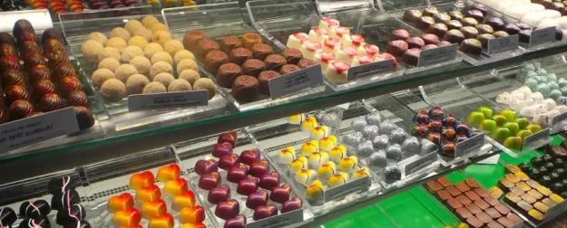 Россия завалила Великобританию американскими сладостями