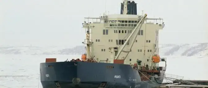 «Ормуз нам в помощь»: Нефтяной трафик по Севморпути растет