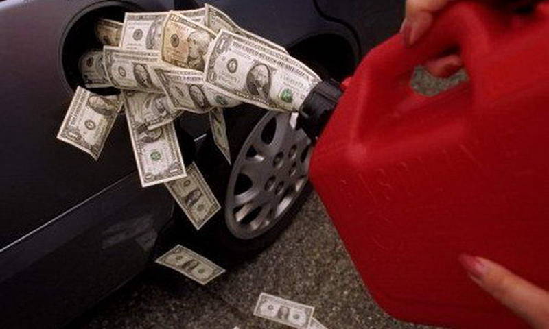 На радость автолюбителям ФАС продолжит снижать цены на топливо