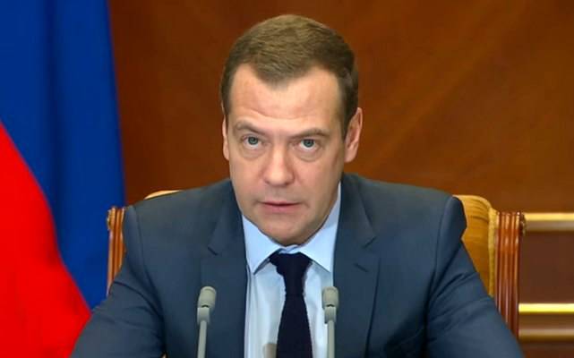 Медведев не исключил дальнейшего падения цен на нефть