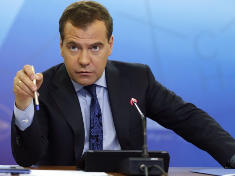 Медведев внес в Думу проект закона об ужесточении наказания за задержку зарплаты