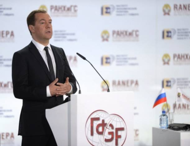 Итоги Гайдаровского форума: управляет ли кабинет Медведева Россией?