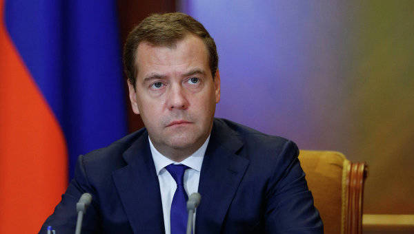 Медведев: Украина настолько проблемная страна, что транзит газа рискован