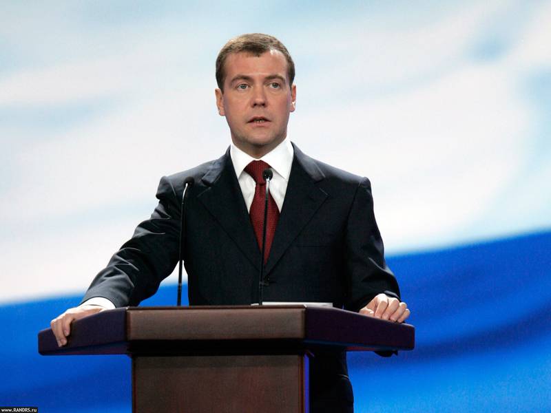 Медведев предложил освободить самозанятых людей от налогов на 2-3 года