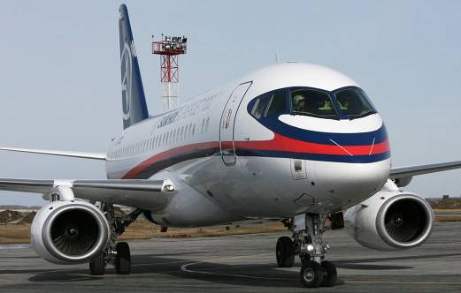 Sukhoi Superjet 100 набирает высоту