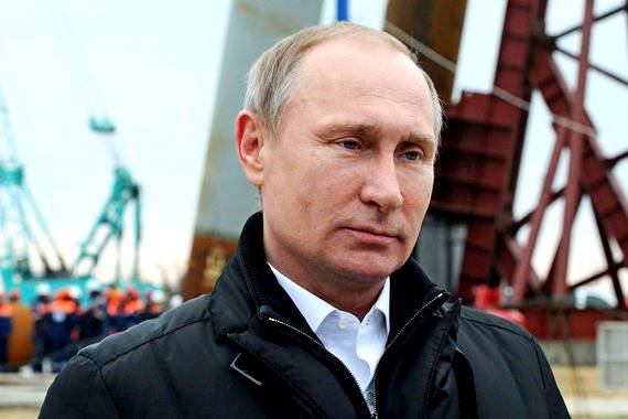 Путин проинспектировал строительство исторического моста в Крым