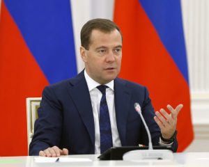 Медведев призвал развивать онлайн-образование