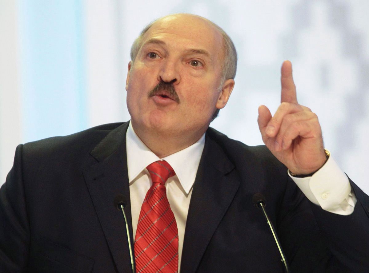 Лукашенко потребовал от правительства найти замену российской нефти