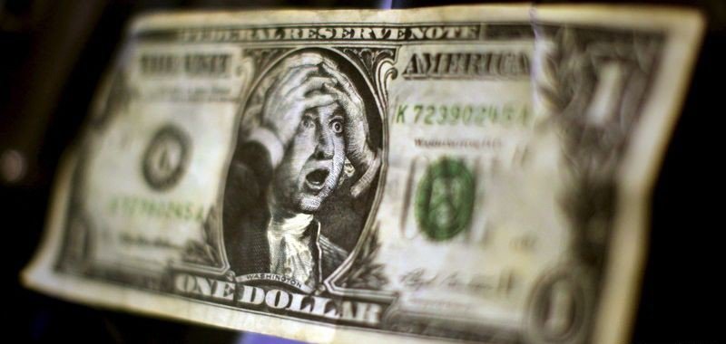 Спекулянты вынуждены топить доллар, пока рубль бьет рекорды