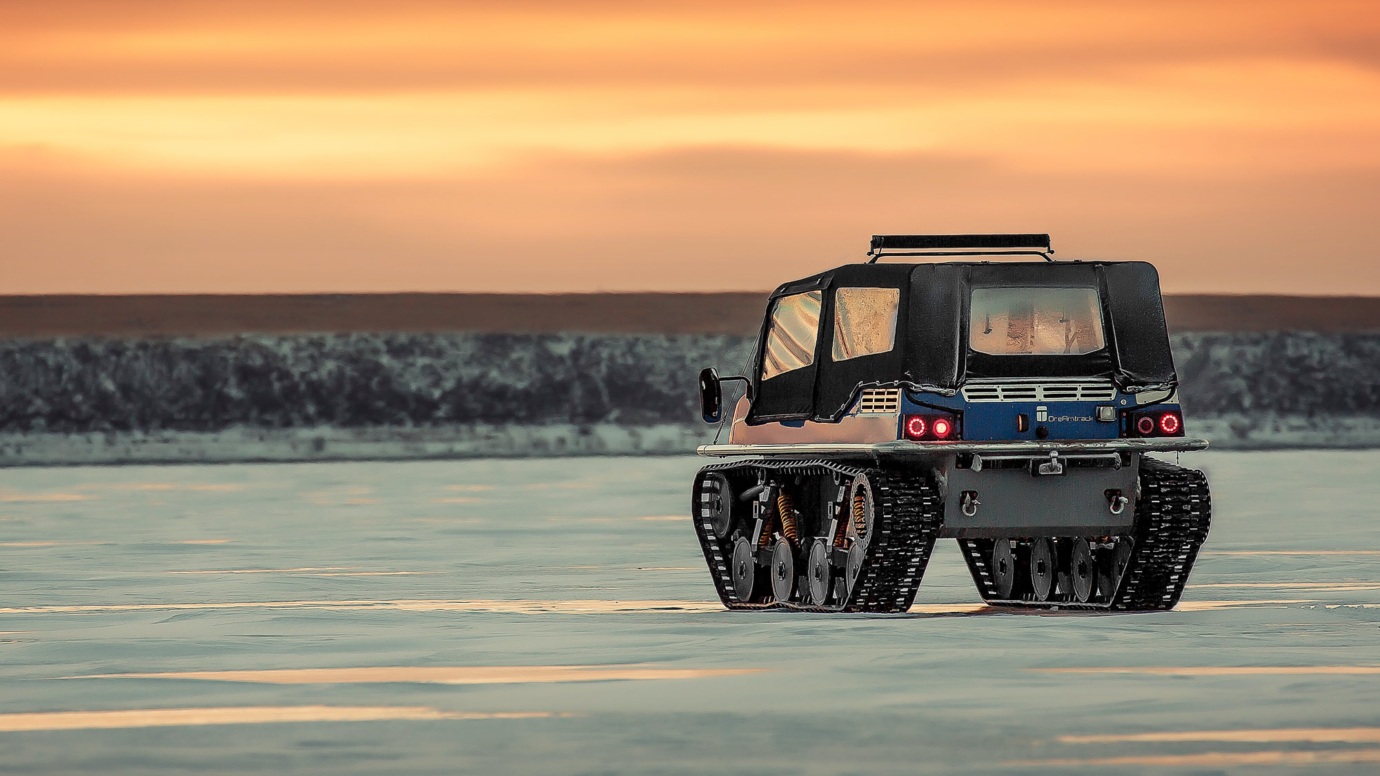 Вездеход на гусеницах. Гусеничный вездеход терраника. Вездеход Terranica Dreamtrack. Амфибия вездеход Бомбардье. Terranica Dreamtrack российский вездеход.