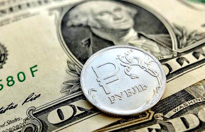 Российский рубль успешно противостоит доллару