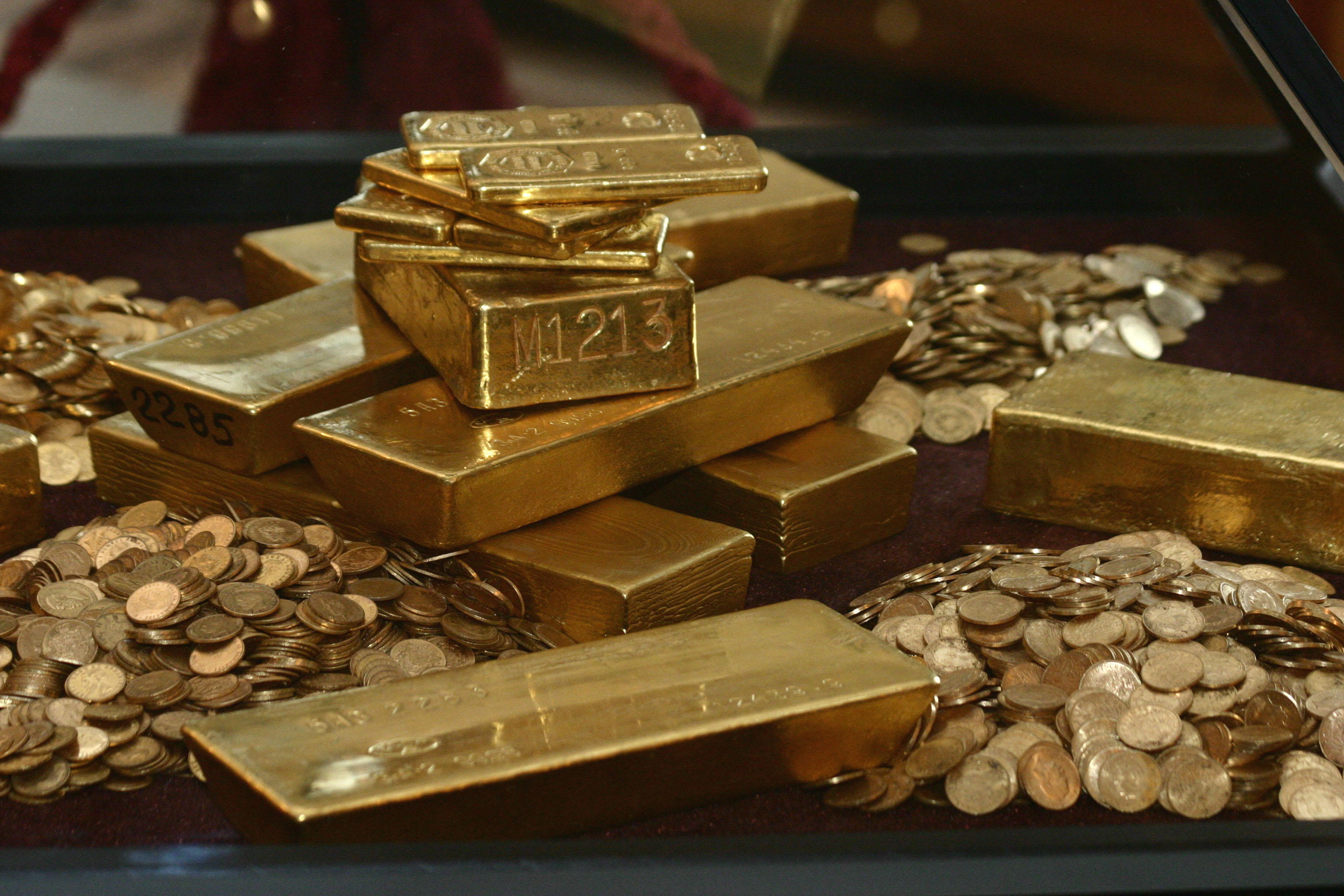 «Золотая пятилетка»: Россия планирует рекордные золотовалютные резервы