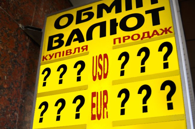 Доллар на Украине будет расти, в России - падать