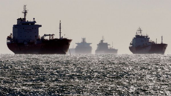 Нефть угрожает рублю