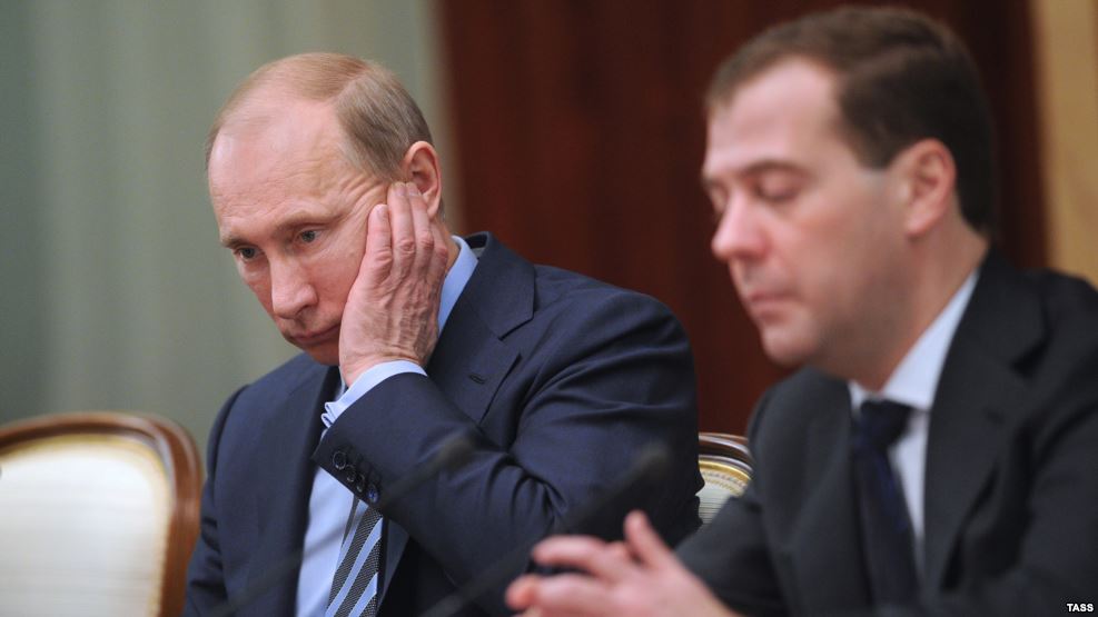 Путин — против, Медведев — за: Что будет если приватизируют Сбербанк и ВТБ