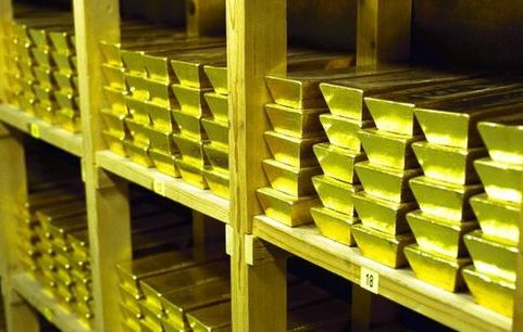 Российские банки начали экстренно избавляться от золота