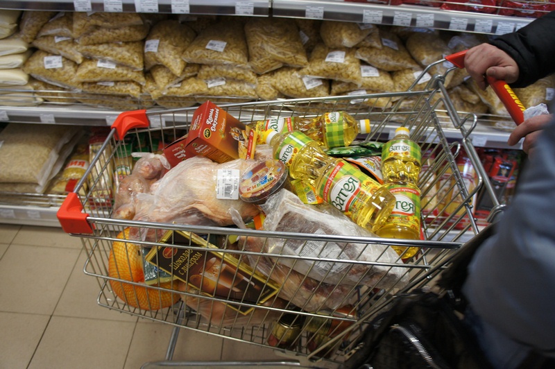 Минимальный набор продуктов питания подорожал до 3726 рублей