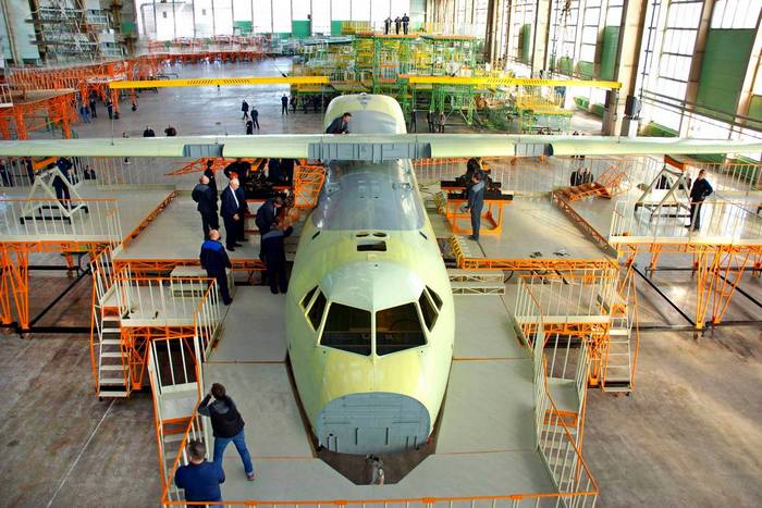 Идет окончательная сборка нового военно-транспортного самолета Ил-112В
