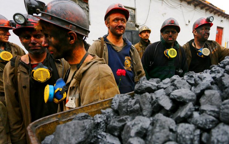 Чуда не произошло: труп украинской экономики все еще питает уголь Донбасса