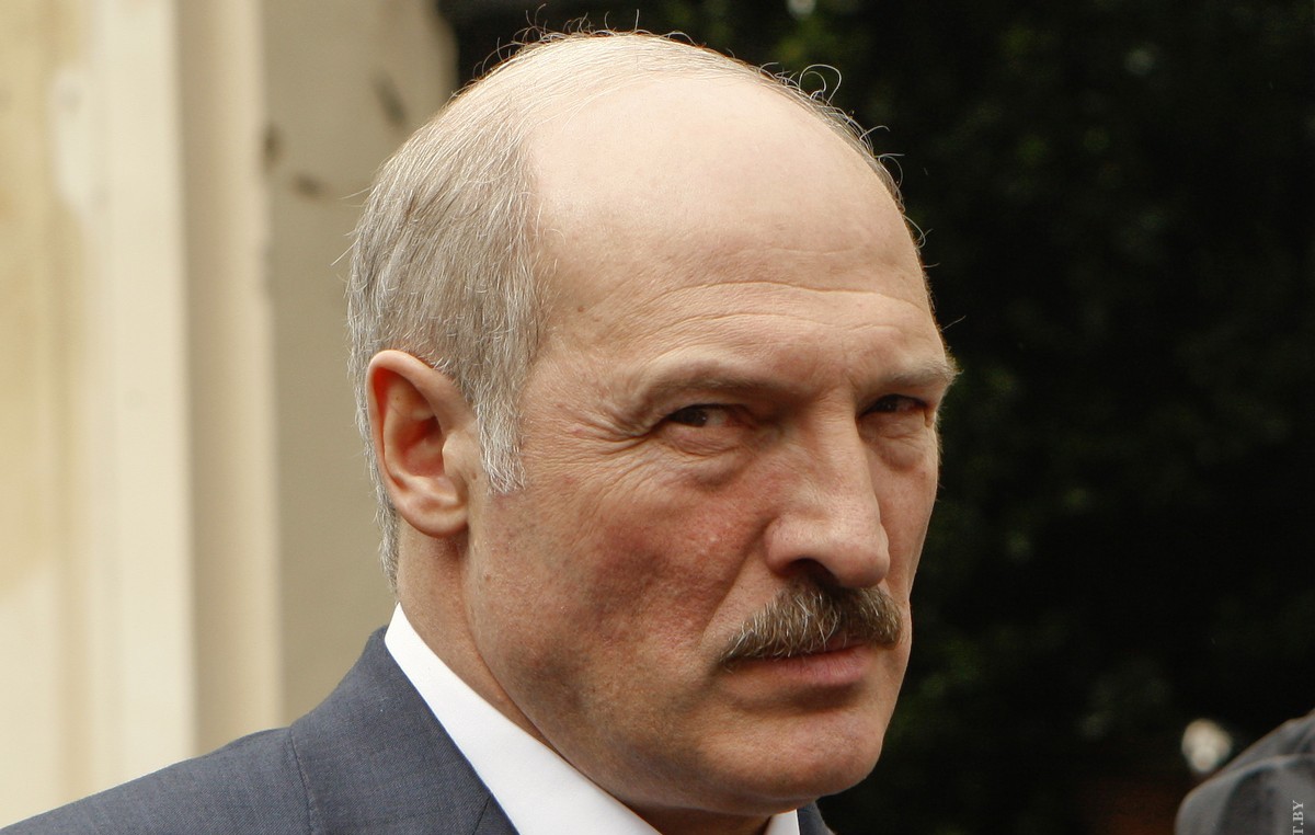 Почему, когда Белоруссии не хватает денег, Лукашенко начинает наглеть