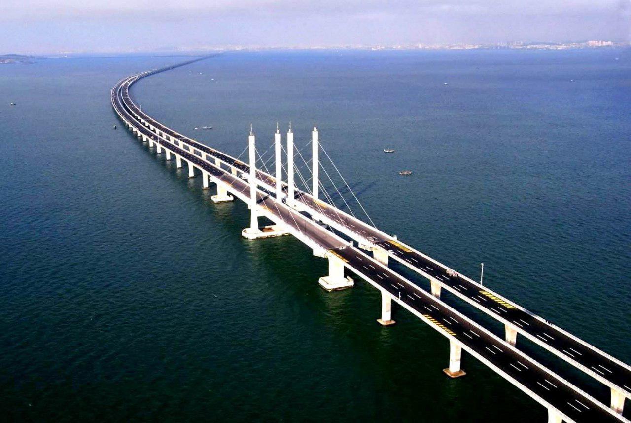 Керченский мост: начался монтаж морских пролетов над заливом