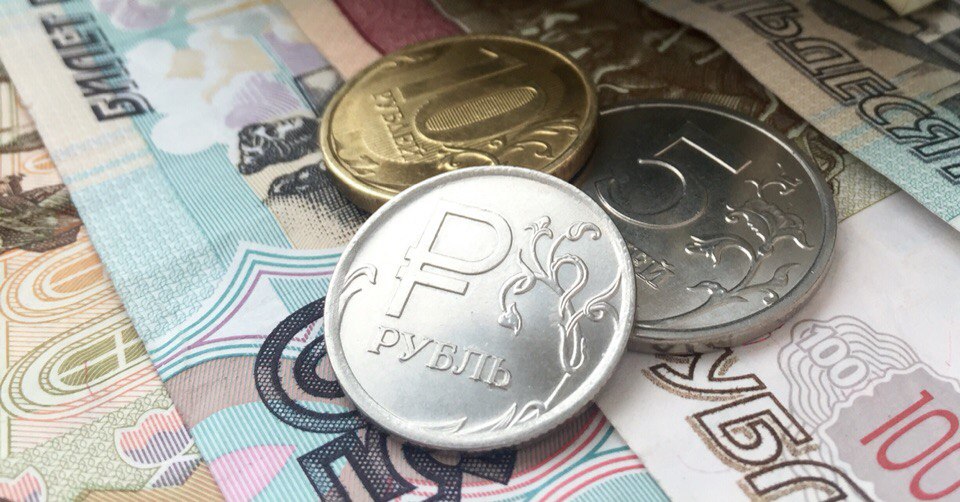 "Экстрим для рубля": почему он дешевеет при дорожающей нефти