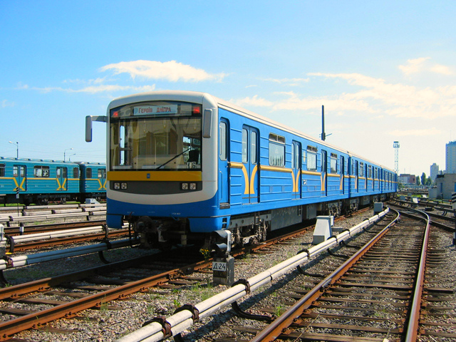Просьба освободить вагоны: Россия нашла способ выбить долги киевского метро