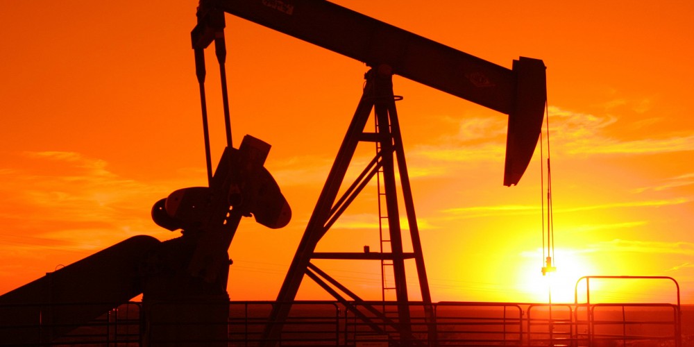 Почему нефть дешевеет, несмотря на обвал рынка США