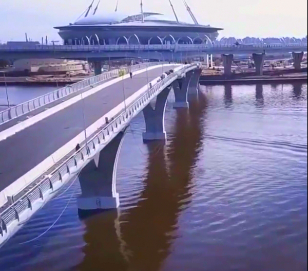 В сети появились свежие кадры со стройки нового моста в Питере