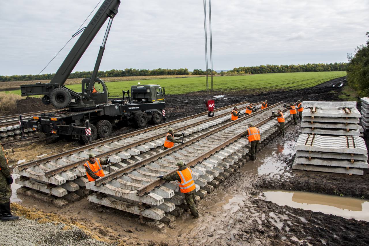 Названы сроки завершения работ на железной дороге в обход Украины