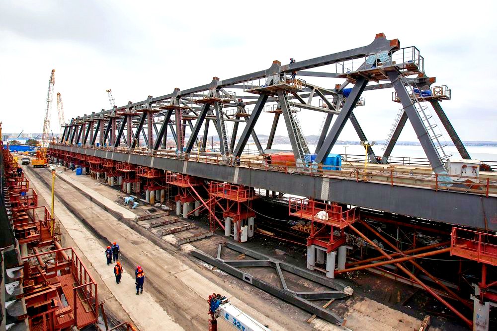 Построено более половины Керченского моста