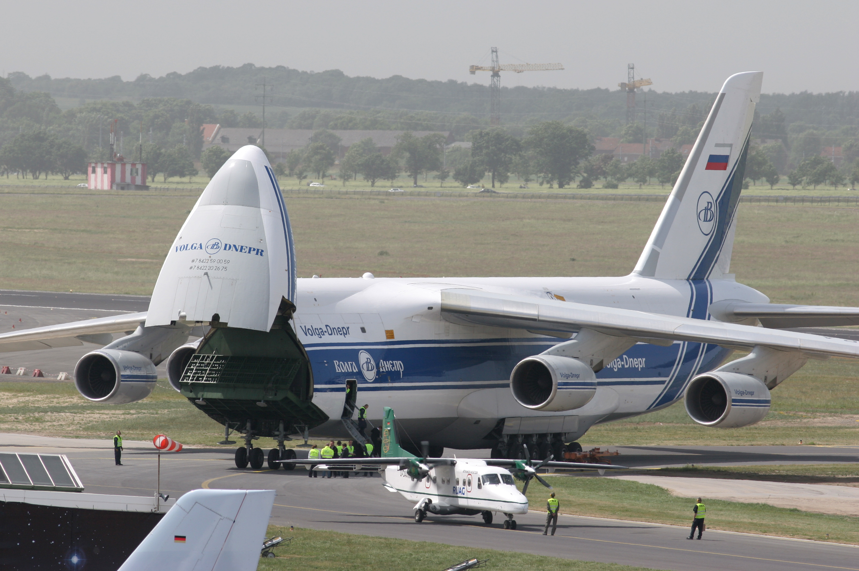 Большие российские самолеты. Грузовой АН 124. Грузовой самолёт АН-124.
