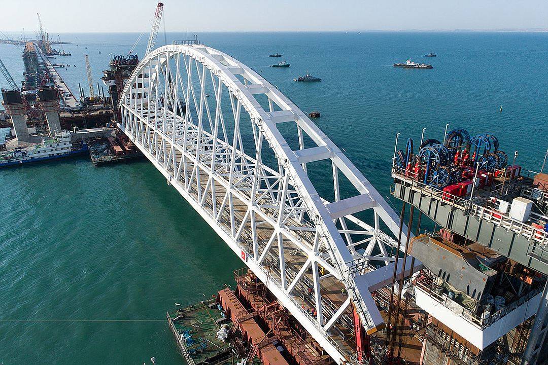 Крымский мост: триумфальная арка