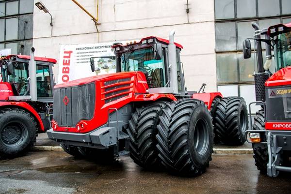 Кировский завод представил новый трактор для сельского хозяйства