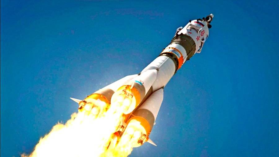 Запуск с "Восточного": ракета "Союз" несет в космос сразу 19 спутников