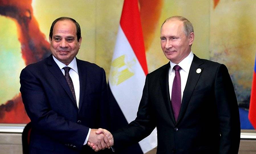 Ради российских $7 млрд президент Египта нарушил протокол