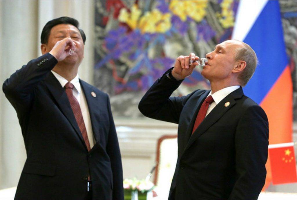 В КНР призвали в союзе с РФ уничтожить лидерство США