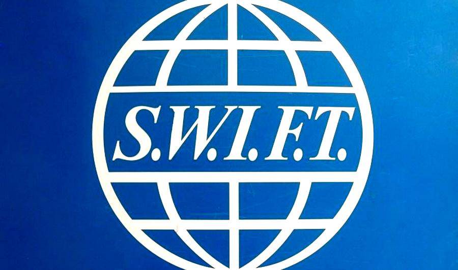 Россию начали отключать от системы SWIFT