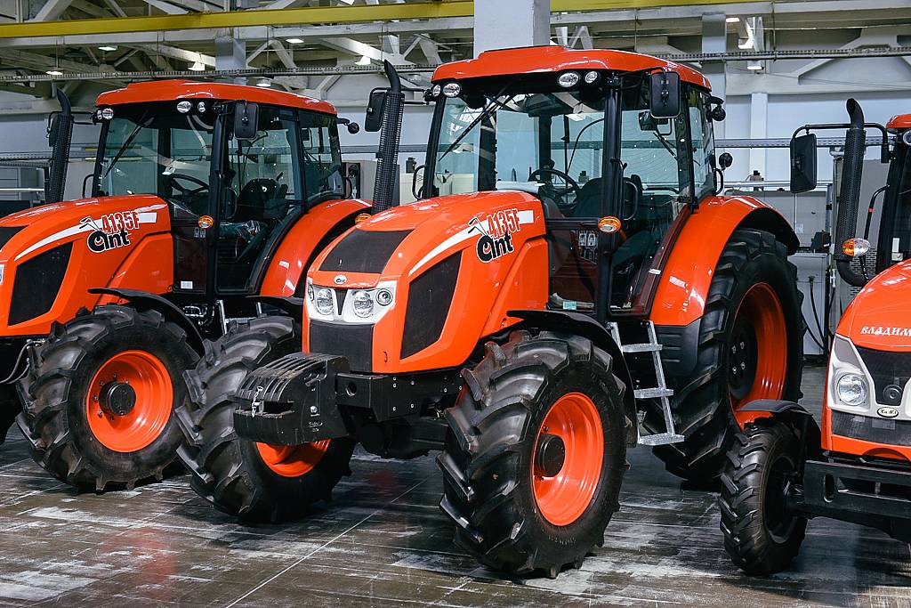 Впервые в России: развернут выпуск тракторов 2-го класса