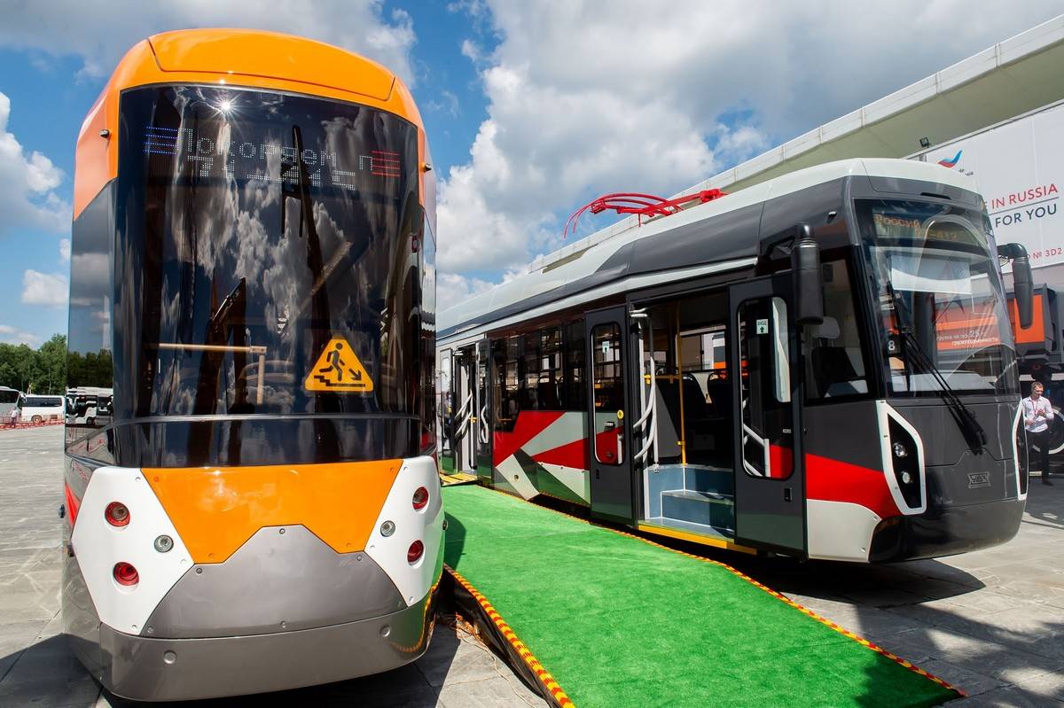 Впервые в России: новый трамвай теперь управляется руками