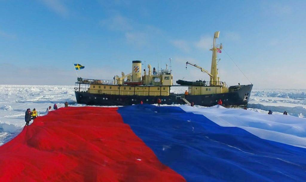 Сани с нагрузкой в 60 тонн: Россия покоряет северные льды