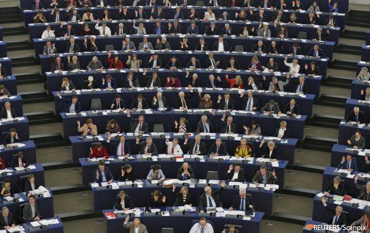 В ход пошли ботинки: как в Евросоюзе «пилят» бюджет