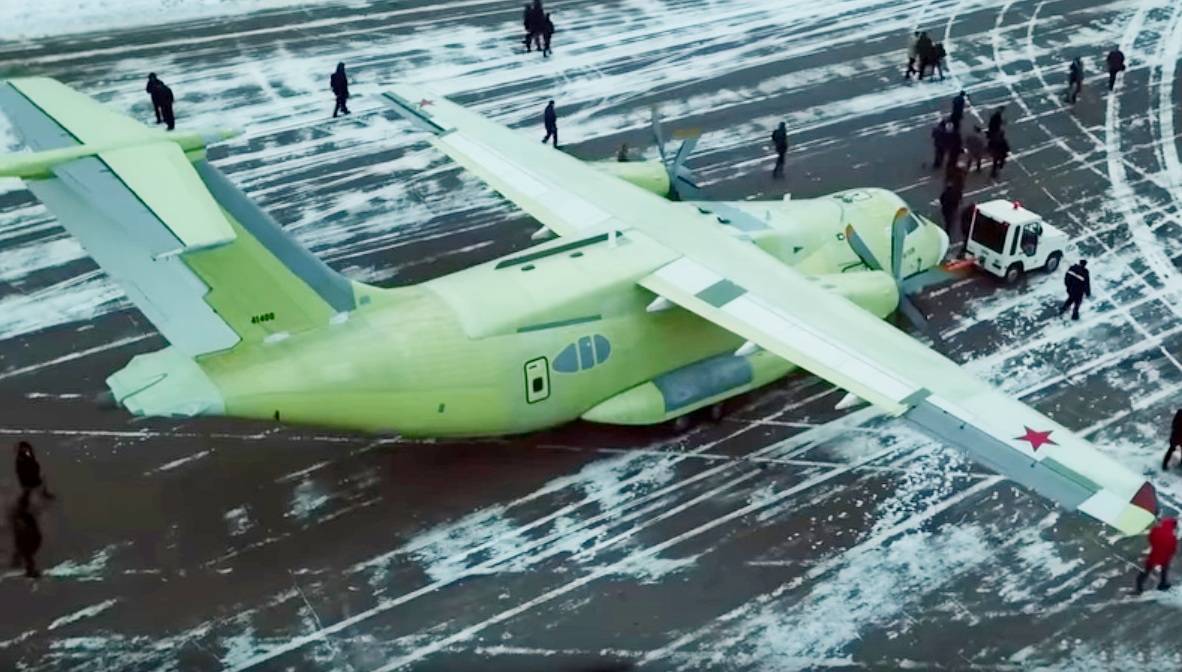 Ил-112В и его «сородичи»: российские самолеты попали на камеру