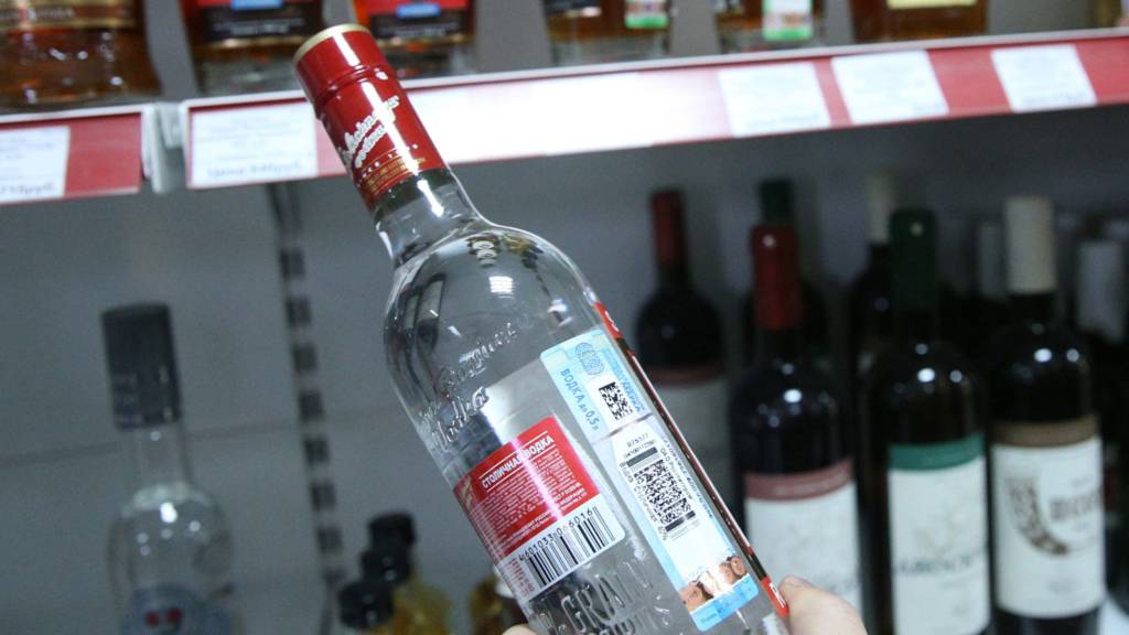 Сколько на самом деле стоит бутылка водки?
