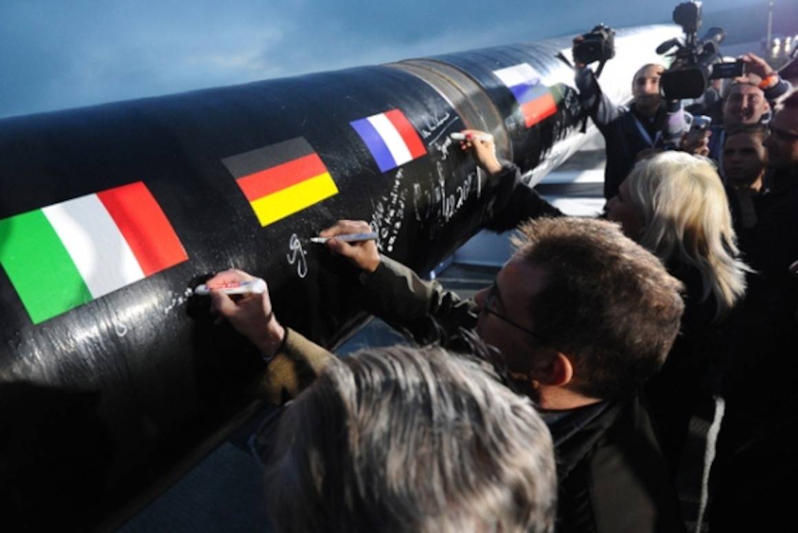 Европа начала покупать газ из России за рубли