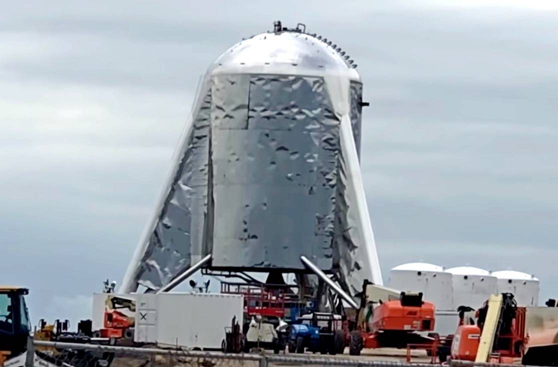 Одного мало: SpaceX решила строить сразу два прототипа Starship