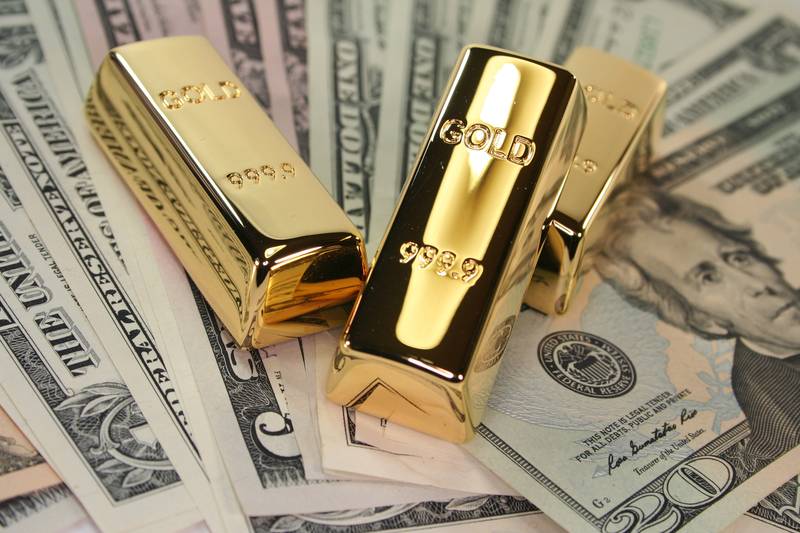 «Это только начало»: золото взлетает в цене из-за отказа от доллара