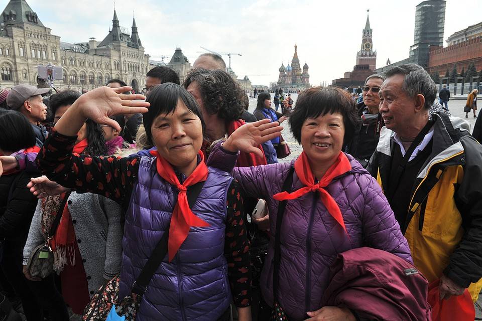 Как китайские гиды обирают соотечественников в России